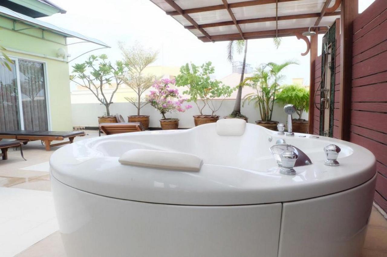 Oyo 1097 Thep Apartment Pattaya Zewnętrze zdjęcie