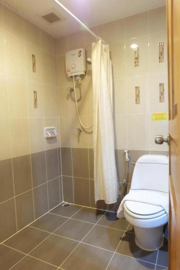 Oyo 1097 Thep Apartment Pattaya Zewnętrze zdjęcie