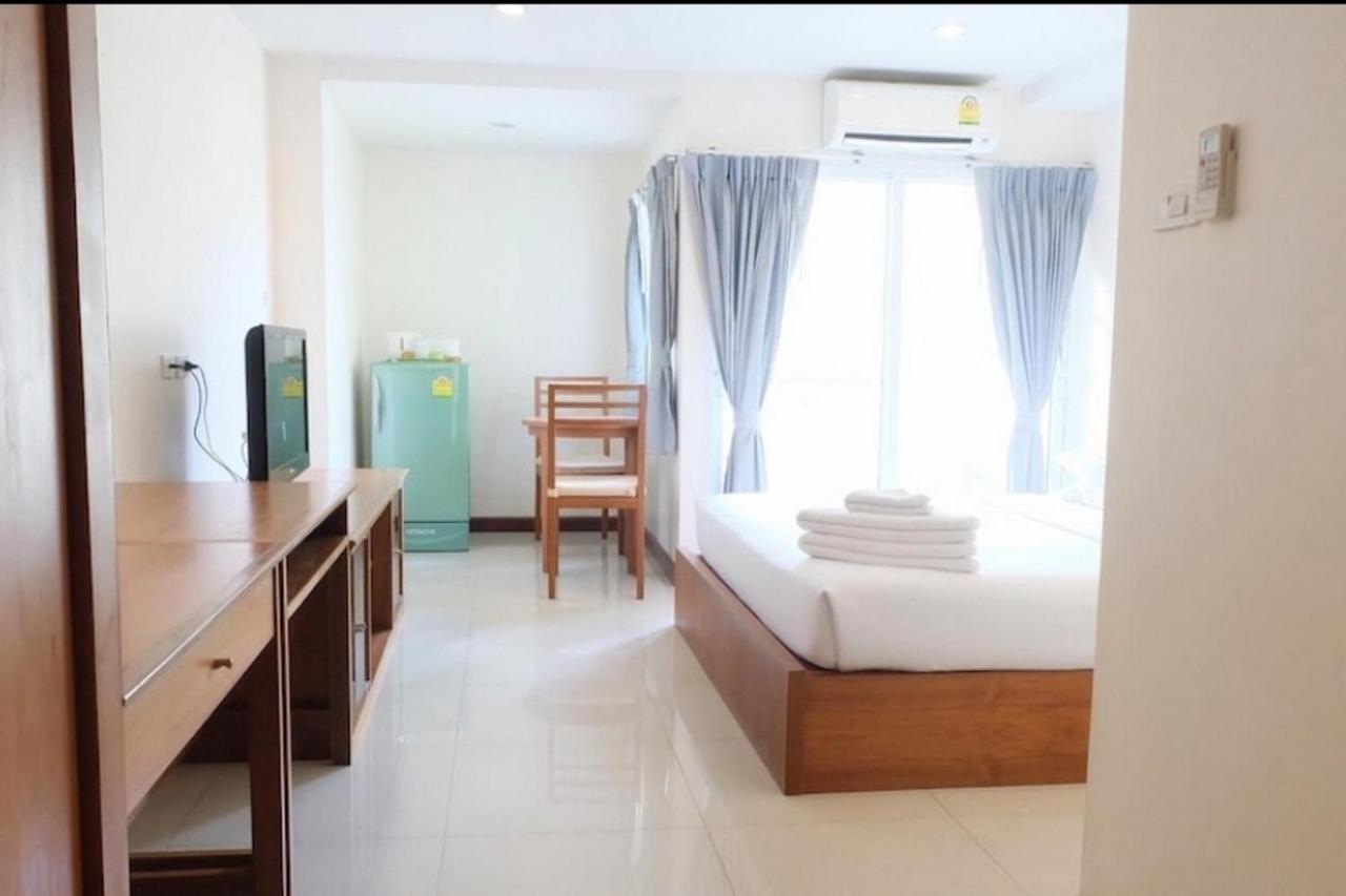 Oyo 1097 Thep Apartment Pattaya Zewnętrze zdjęcie