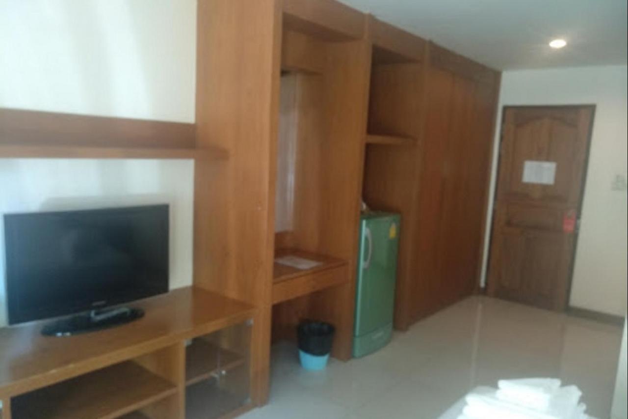 Oyo 1097 Thep Apartment Pattaya Zewnętrze zdjęcie